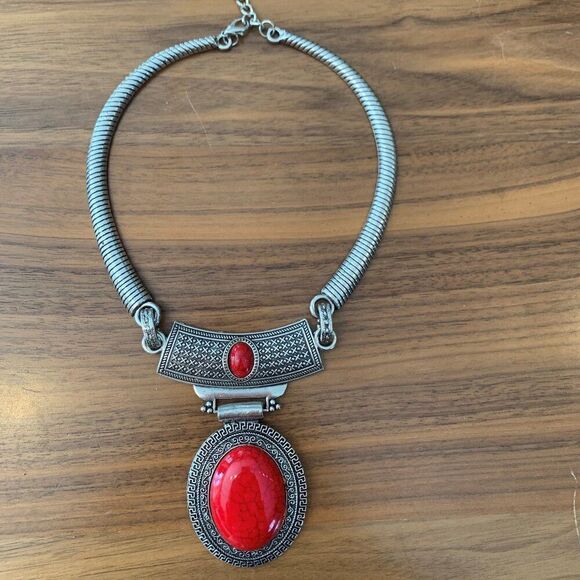 necklace, choker, fashion jewellery, large red cabochon stone,intricate pattern - Picture 5 of 16